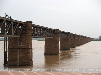 old bridge in rajahmundry