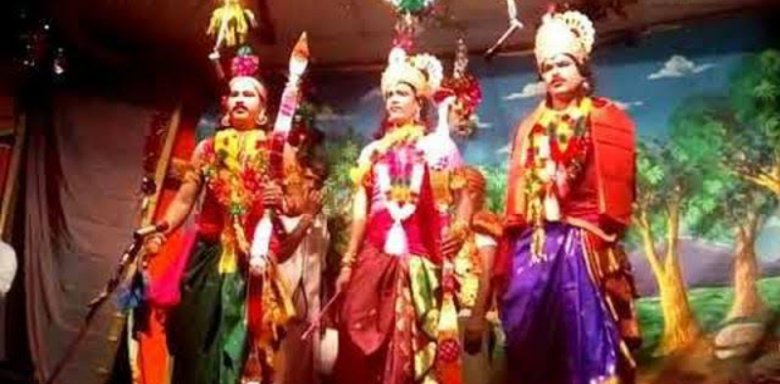 వీధి నాటకం . వీధి నాటకం .